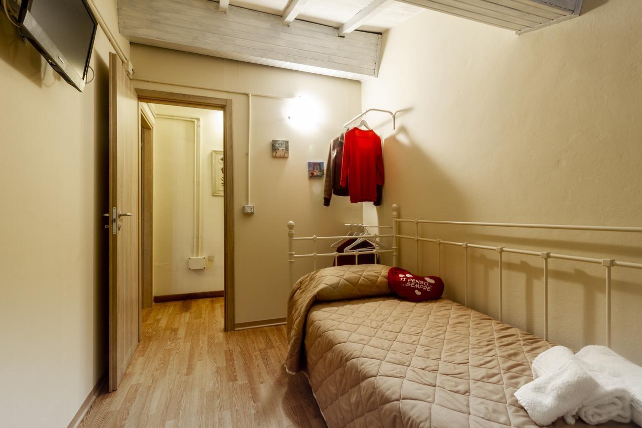 Flori'S Bed & Breakfast Виареджо Екстериор снимка