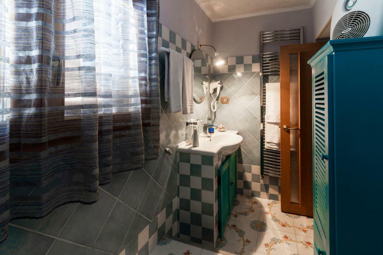 Flori'S Bed & Breakfast Виареджо Екстериор снимка